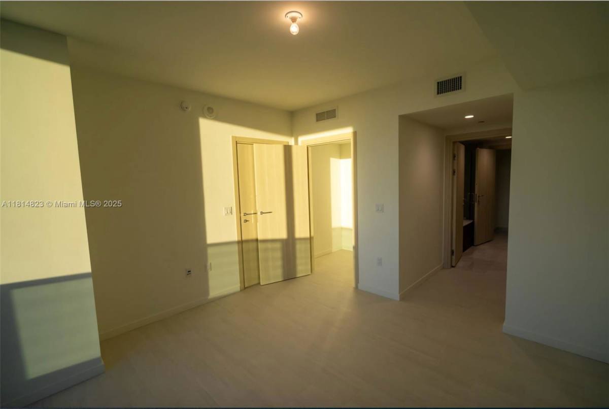 Apartment for rent at 1000 Brickell Plaza, Miami, FL 33132