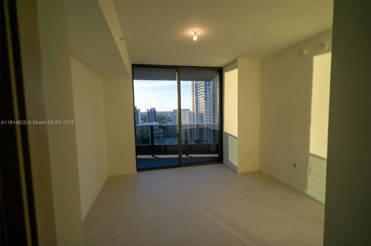 Apartment for rent at 1000 Brickell Plaza, Miami, FL 33132