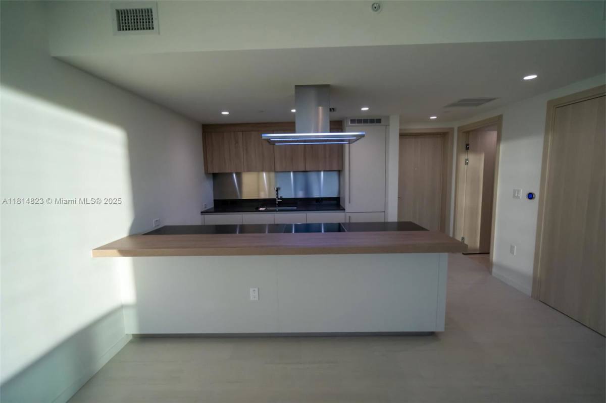Apartment for rent at 1000 Brickell Plaza, Miami, FL 33132