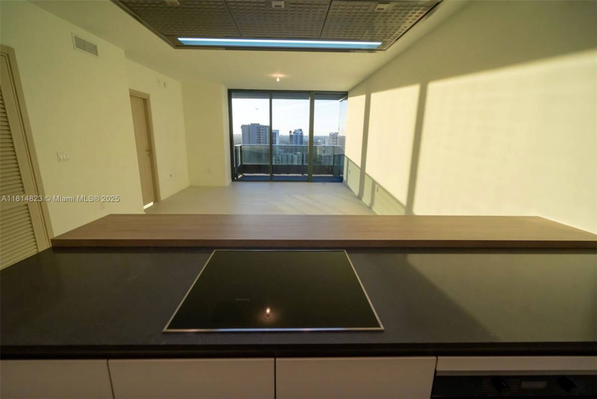 Apartment for rent at 1000 Brickell Plaza, Miami, FL 33132