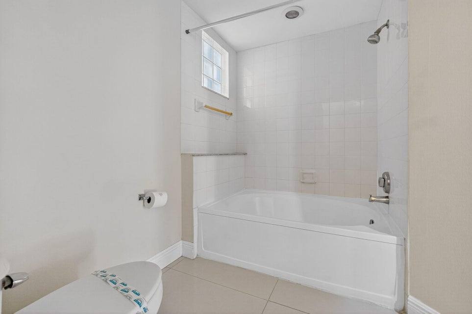 Apartment for rent at 3255 NE 184th St #12104, North Miami Beach, FL 33160