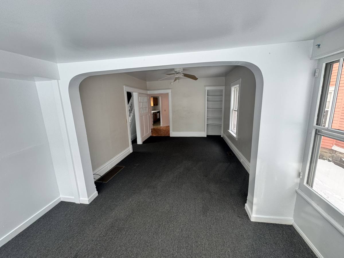 House for rent at 812 W Walnut St, Kalamazoo, MI 49007