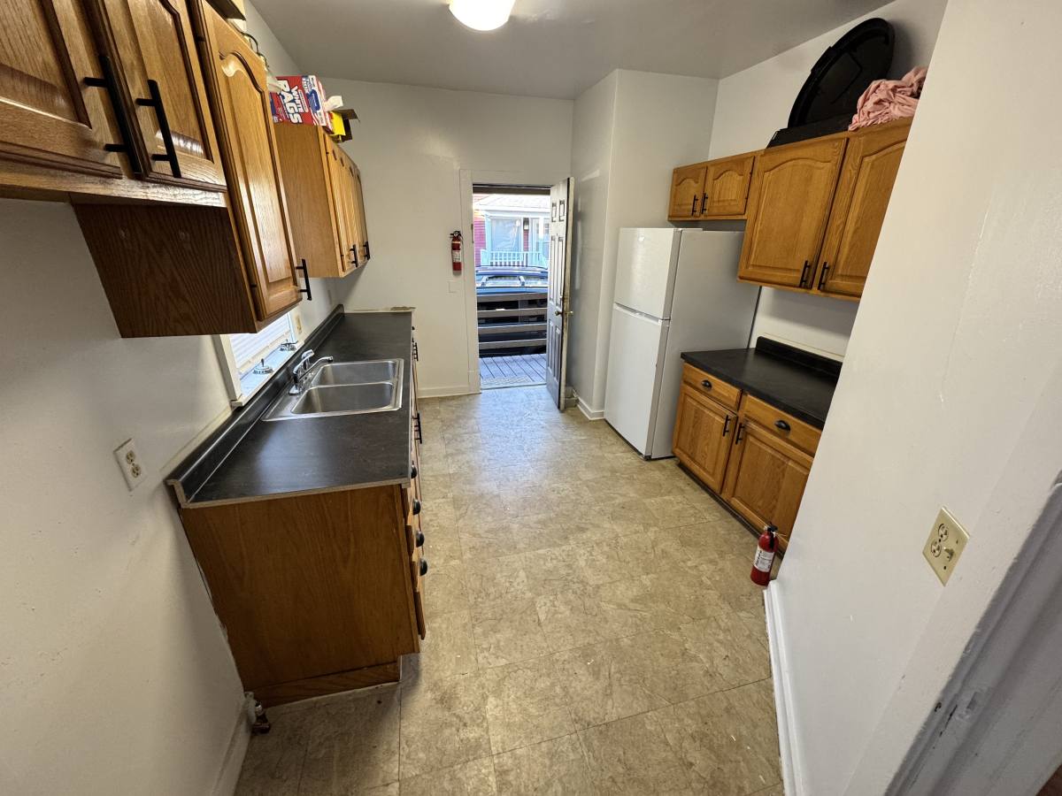 House for rent at 812 W Walnut St, Kalamazoo, MI 49007