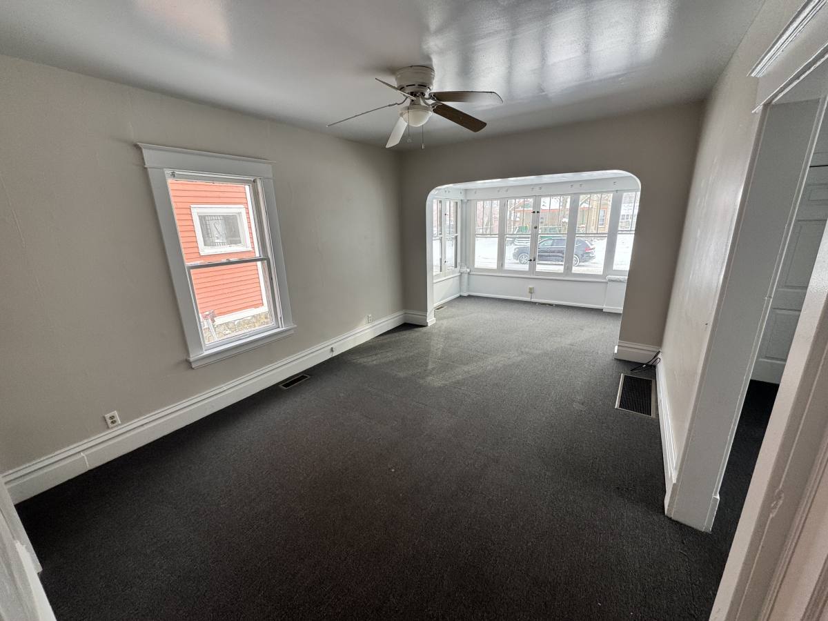 House for rent at 812 W Walnut St, Kalamazoo, MI 49007