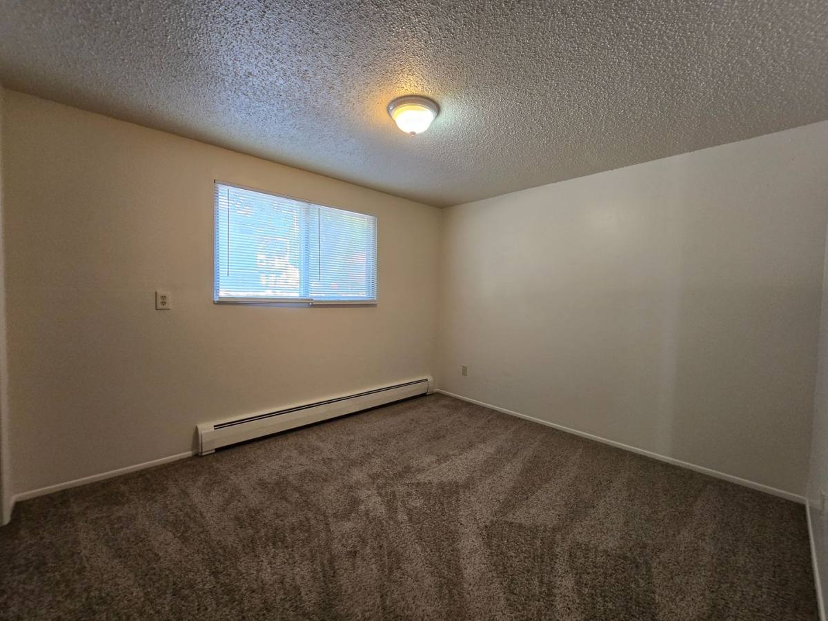 Apartment for rent at 1944 Meadow Dr, Longmont, CO 80501