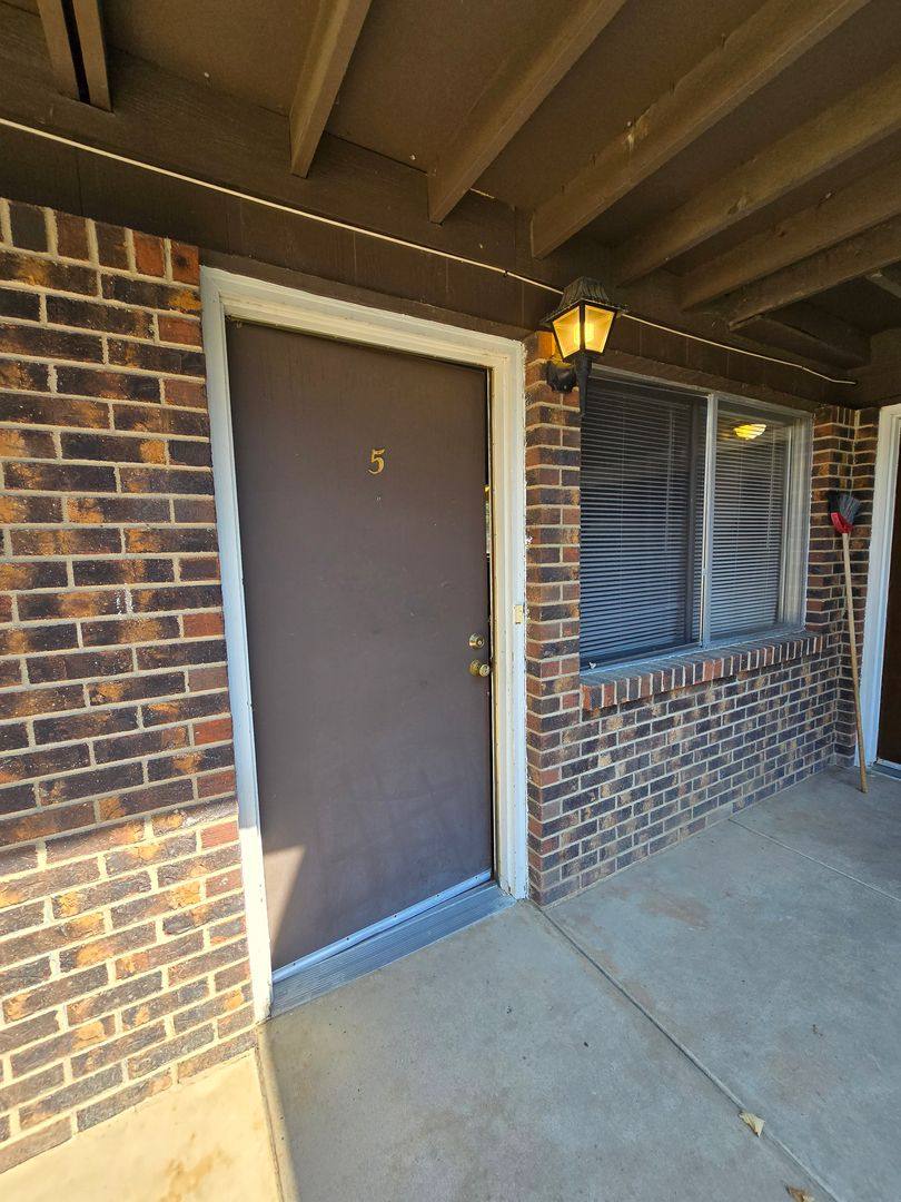 Apartment for rent at 1944 Meadow Dr, Longmont, CO 80501