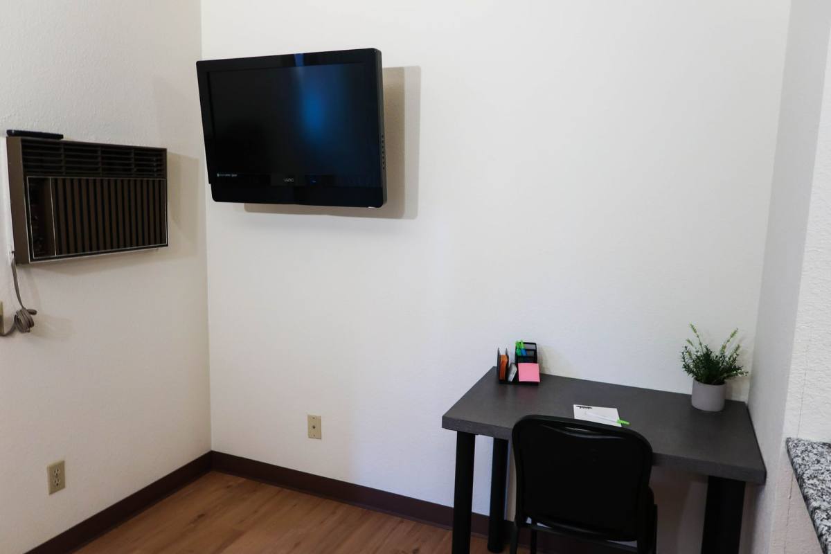 Apartment for rent at 805 W Green St, Urbana, IL 61801