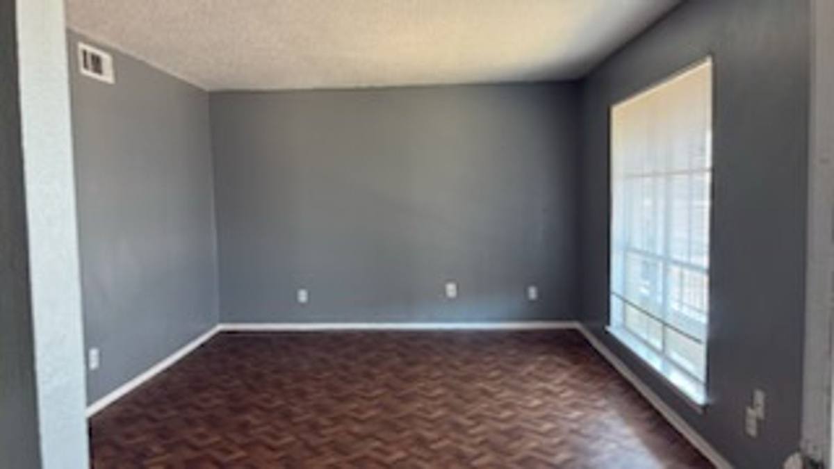 Apartment for rent at 5720 Meadowbrook Dr, Fort Worth, TX 76112