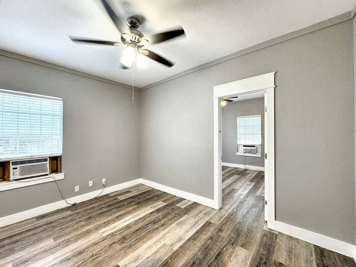 Townhouse for rent at 321 N Chupaderas St, San Antonio, TX 78207