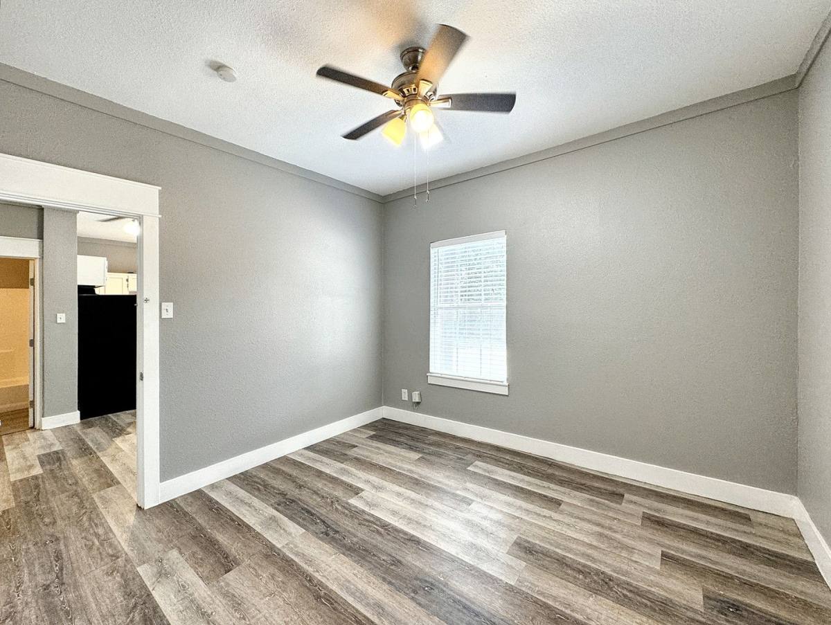 Townhouse for rent at 321 N Chupaderas St, San Antonio, TX 78207