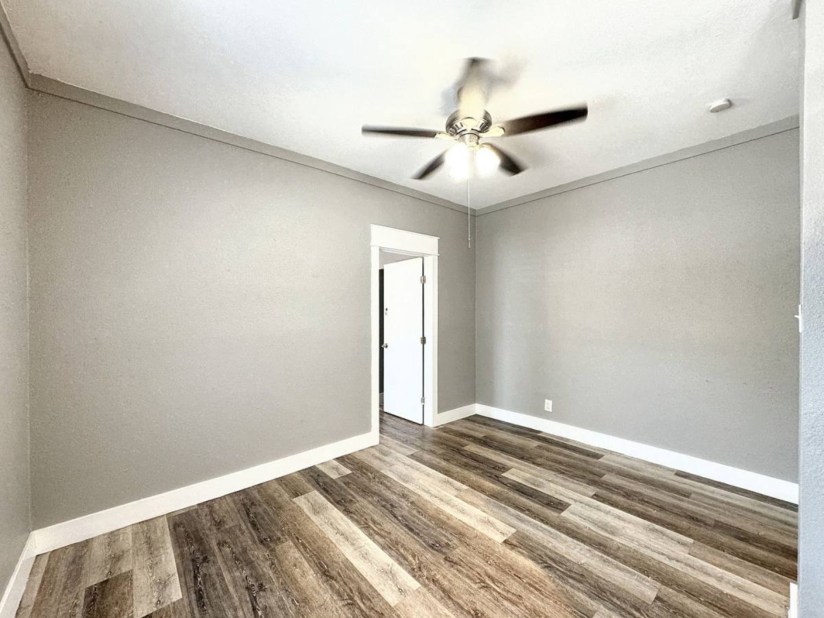 Townhouse for rent at 321 N Chupaderas St, San Antonio, TX 78207