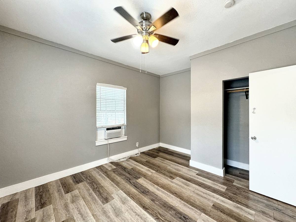 Townhouse for rent at 321 N Chupaderas St, San Antonio, TX 78207
