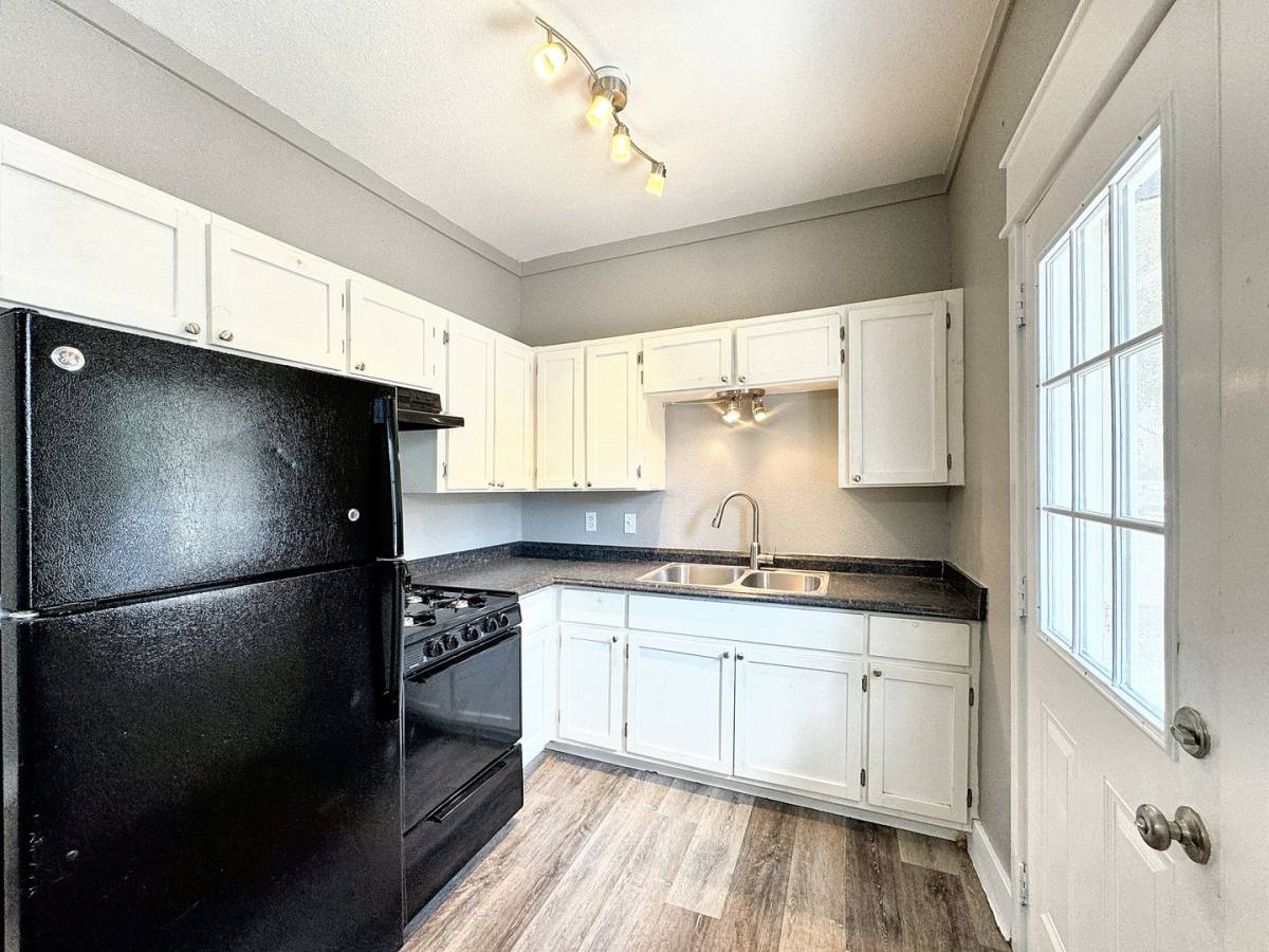 Townhouse for rent at 321 N Chupaderas St, San Antonio, TX 78207