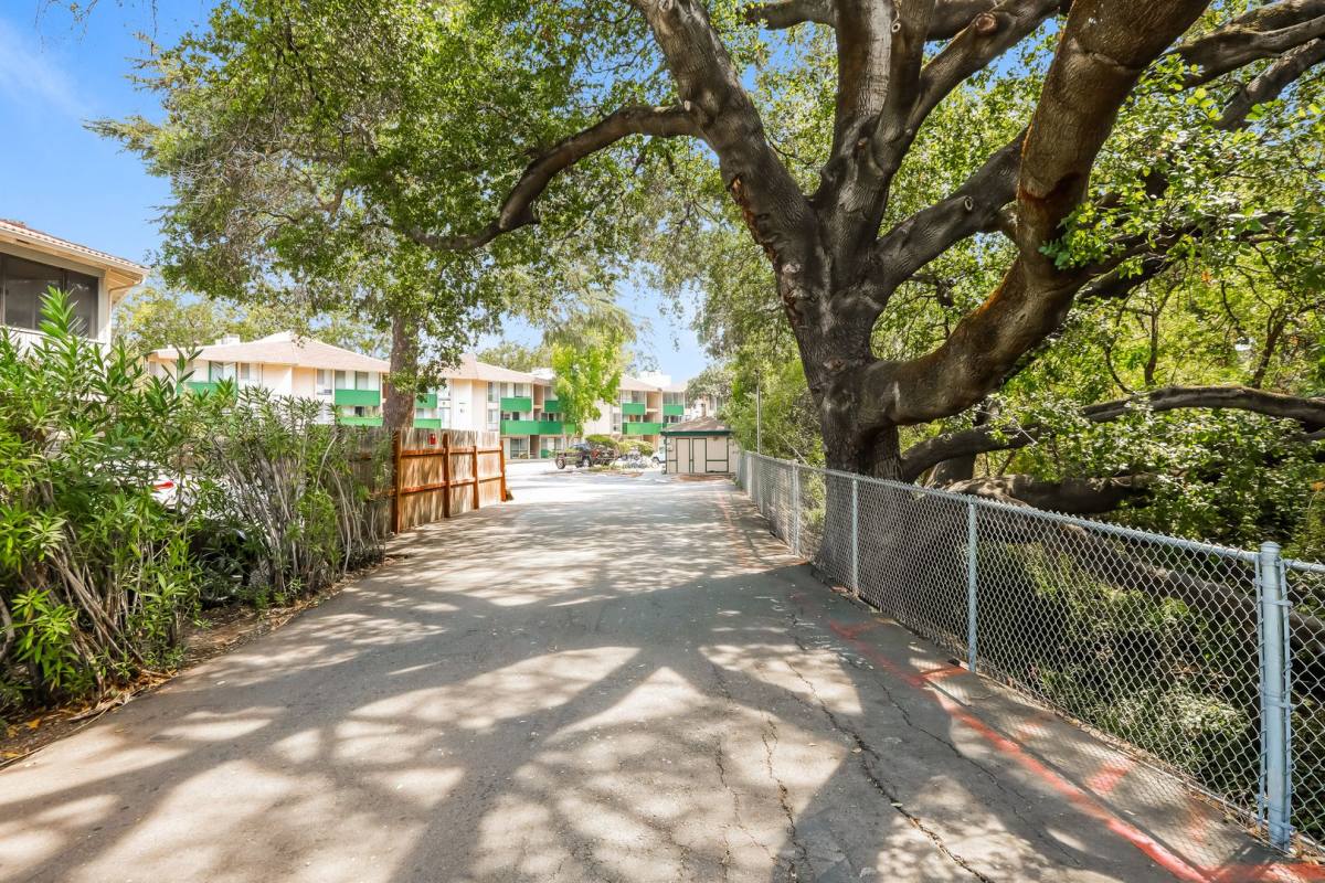Apartment for rent at 1400 Creekside Dr, Walnut Creek, CA 94596