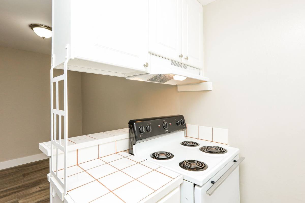 Apartment for rent at 1400 Creekside Dr, Walnut Creek, CA 94596