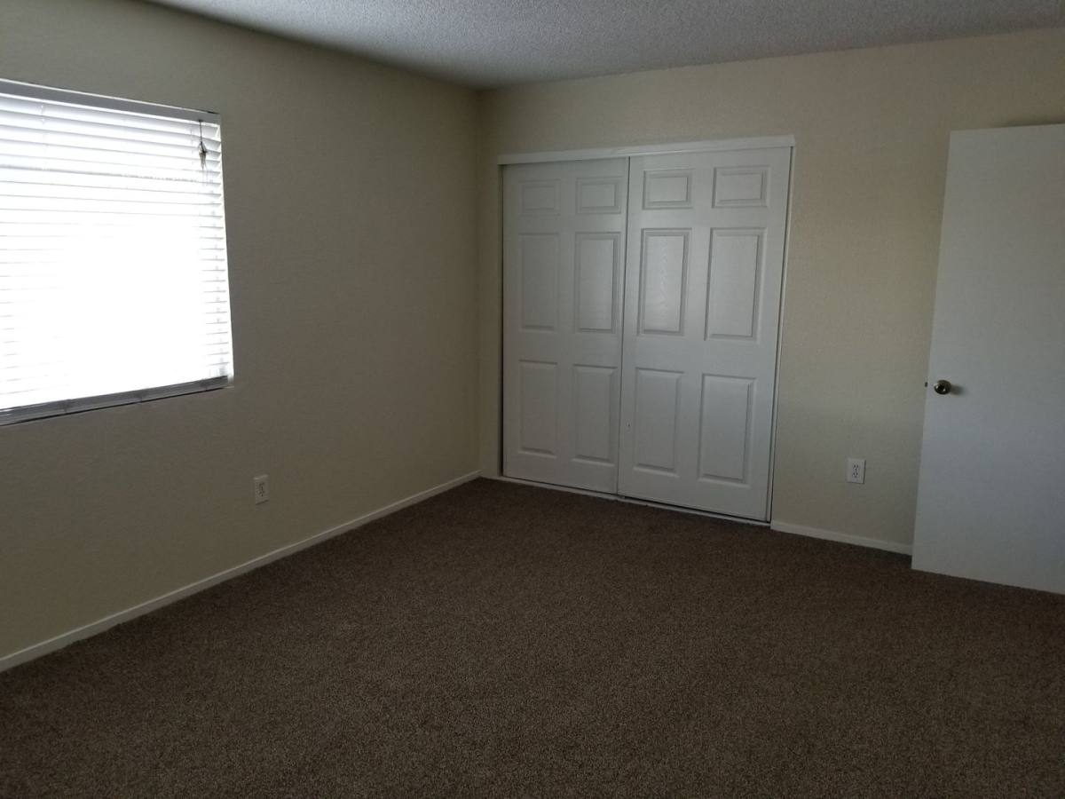 Townhouse for rent at 1011 Padre St, Bakersfield, CA 93307