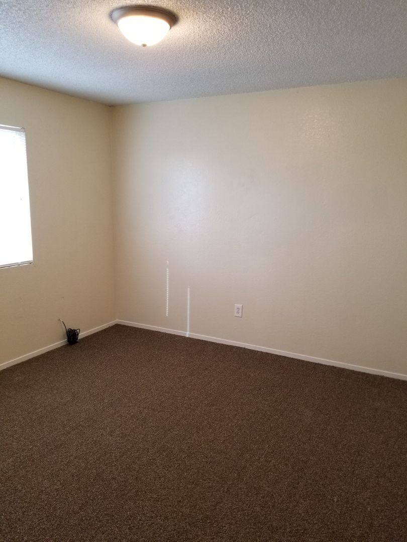 Townhouse for rent at 1011 Padre St, Bakersfield, CA 93307