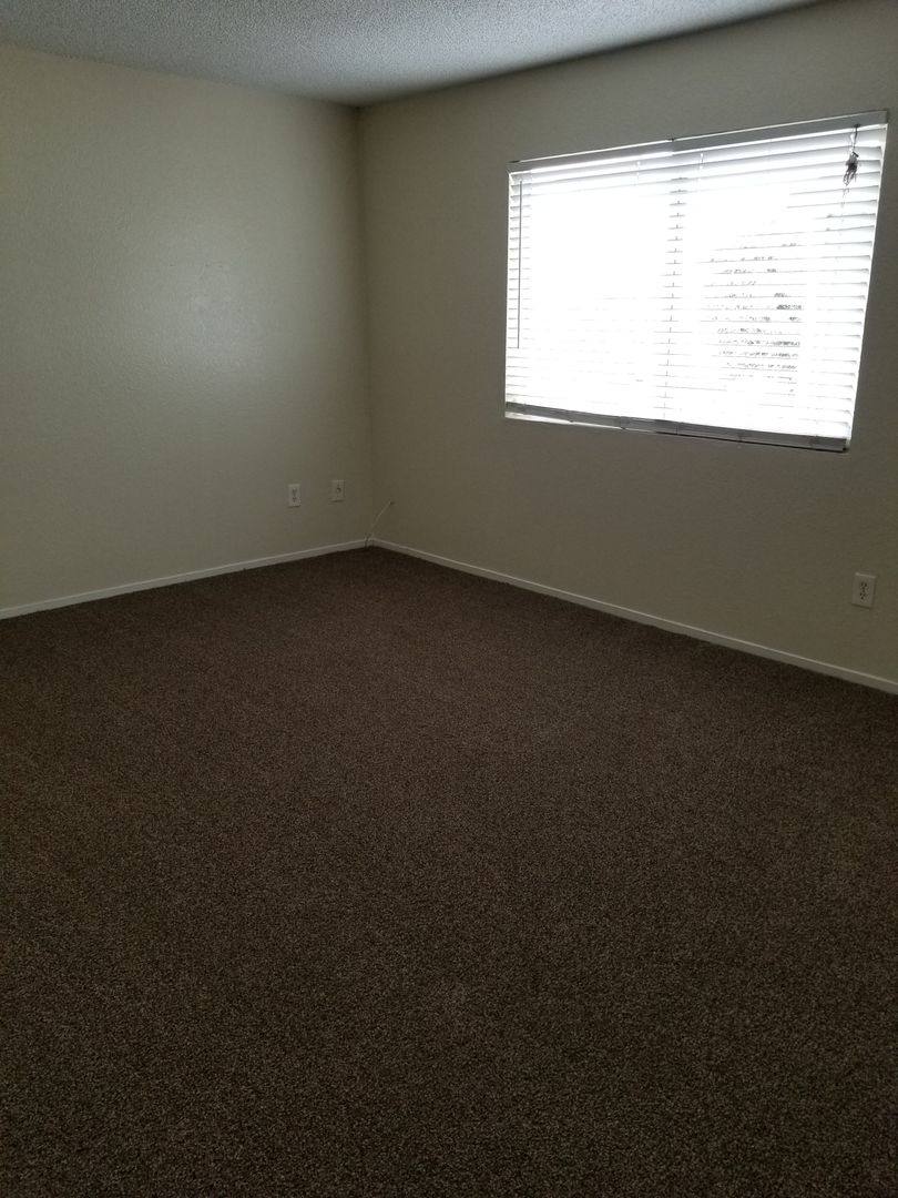 Townhouse for rent at 1011 Padre St, Bakersfield, CA 93307