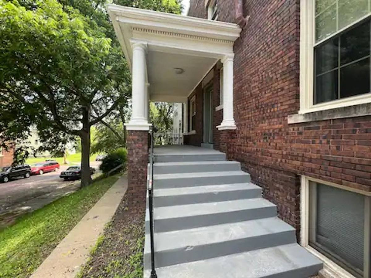 Apartment for rent at 2917 Jackson St, Omaha, NE 68105