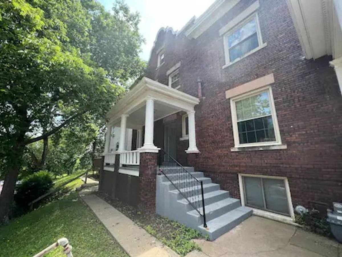 Apartment for rent at 2917 Jackson St, Omaha, NE 68105