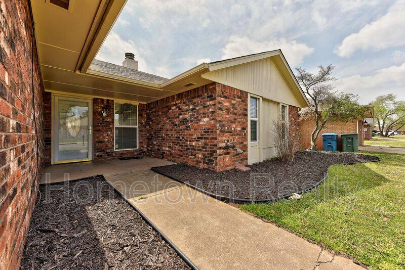 House for rent at 1300 Kelly Park Rd, Edmond, OK 73003