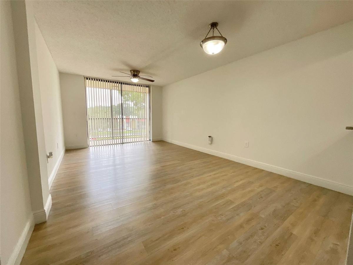 House for rent at 9517 Fontainebleau Blvd 601-403, Miami, FL 33172