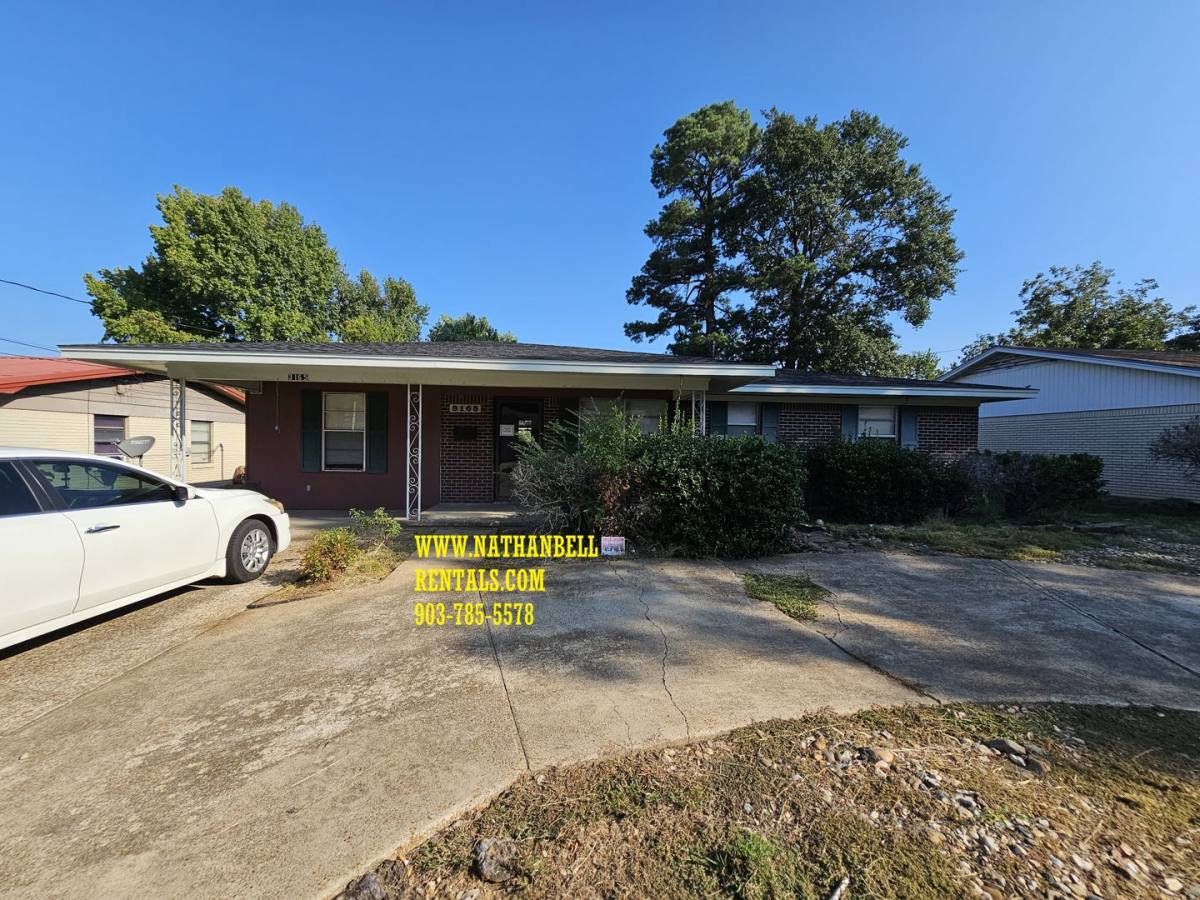 House for rent at 3165 E Houston St, Paris, TX 75460