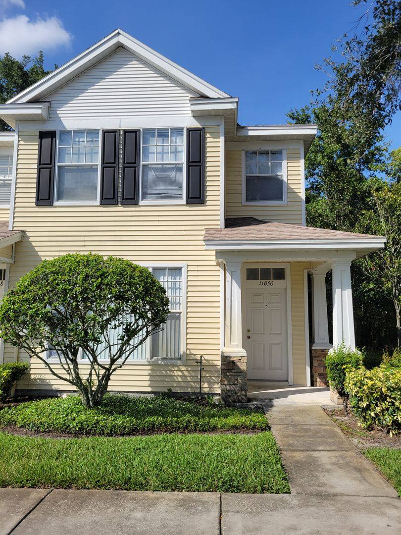 Townhouse for rent at 11050 Black Swan Court, Seffner, FL 33584