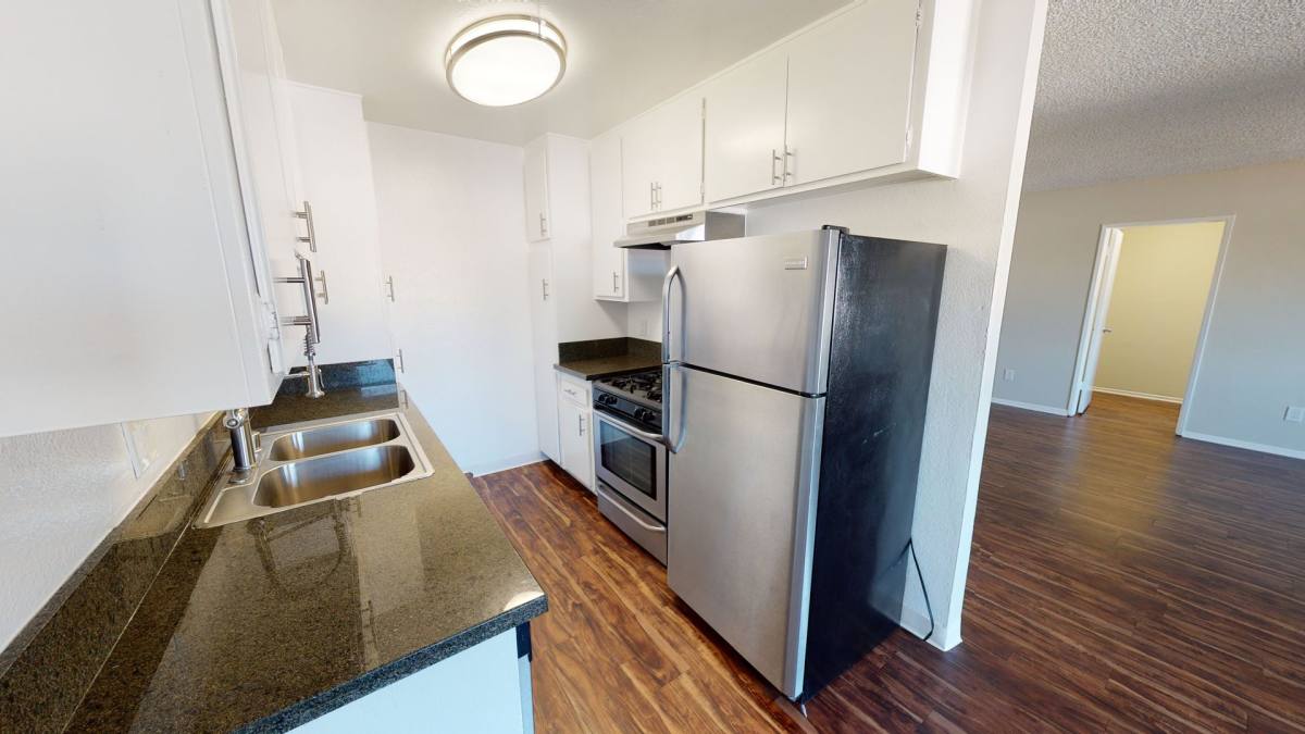Apartment for rent at 625 N Sycamore Ave, Los Angeles, CA 90036