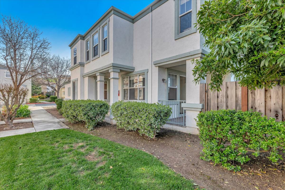 Townhouse for rent at 929 Monarch Circle, San Jose, CA 95138