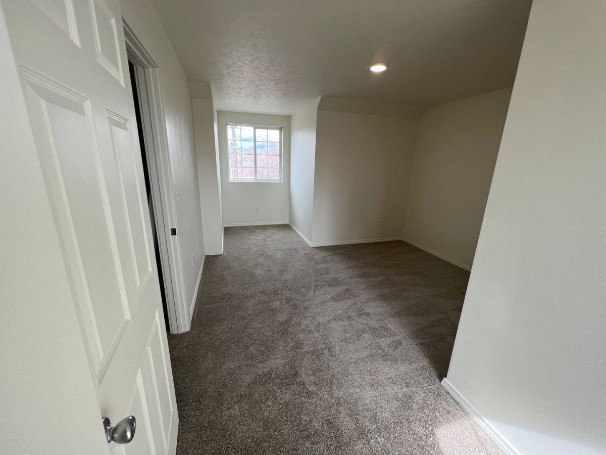 Apartment for rent at 803 E Mission Ave, Spokane, WA 99207