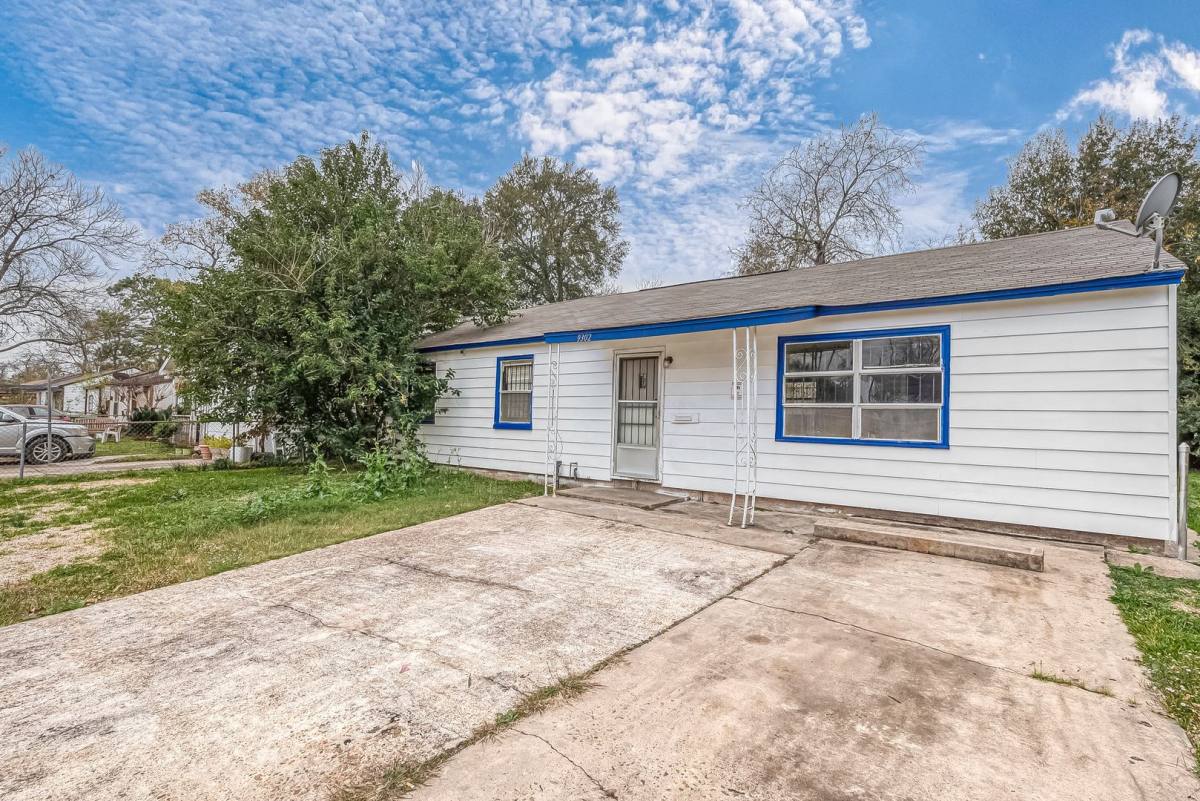 House for rent at 9302 Fairland Dr, Houston, TX 77051