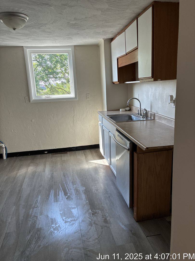 Apartment for rent at 521 Locust, Morgantown, WV 26505