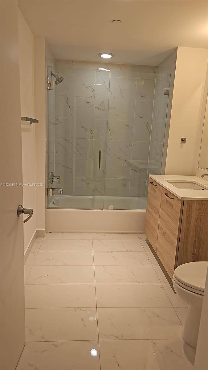 Apartment for rent at 16385 Biscayne Blvd, North Miami Beach, FL 33160