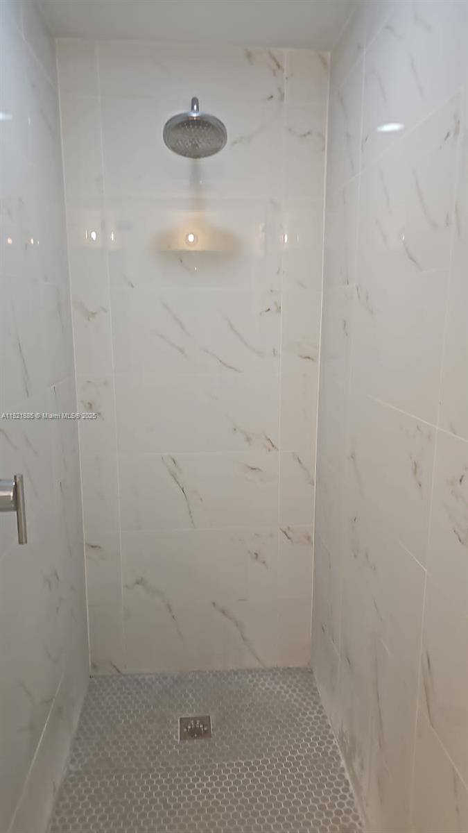 Apartment for rent at 16385 Biscayne Blvd, North Miami Beach, FL 33160