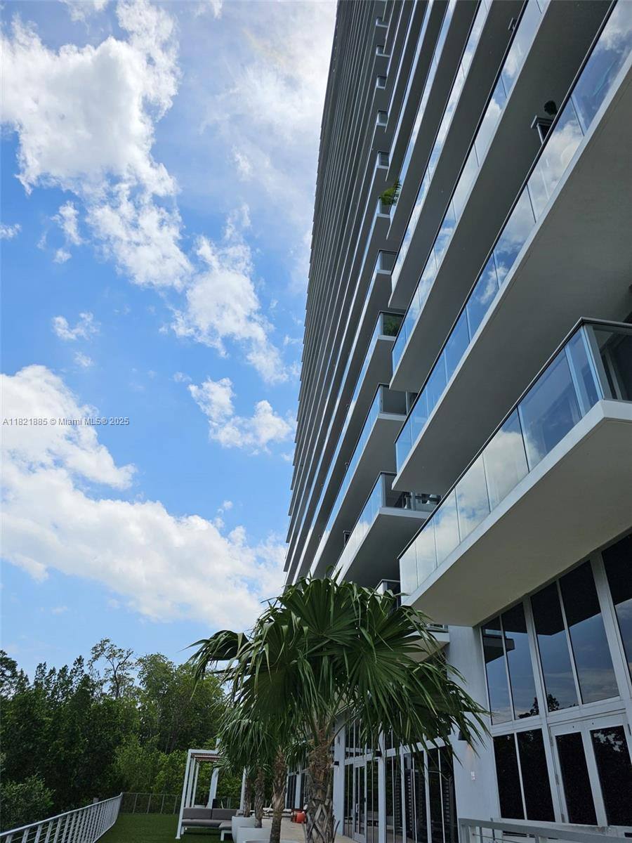 Apartment for rent at 16385 Biscayne Blvd, North Miami Beach, FL 33160