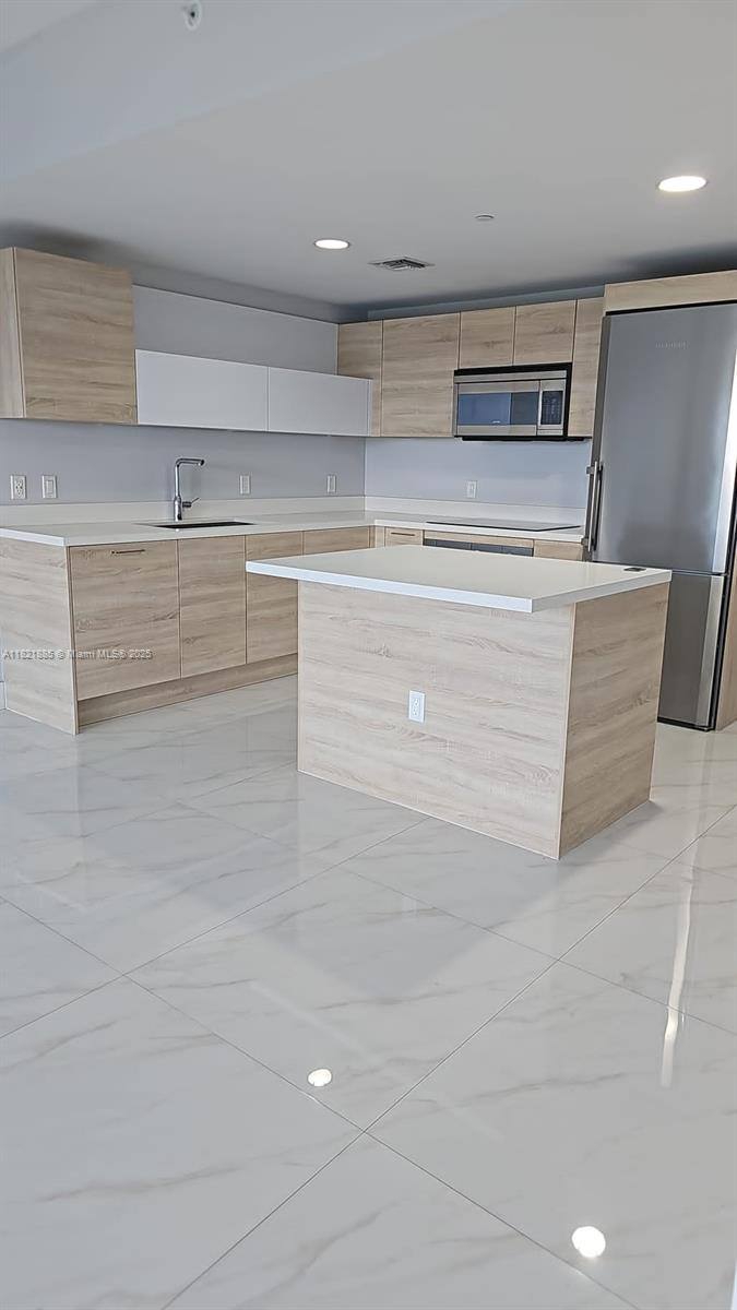 Apartment for rent at 16385 Biscayne Blvd, North Miami Beach, FL 33160
