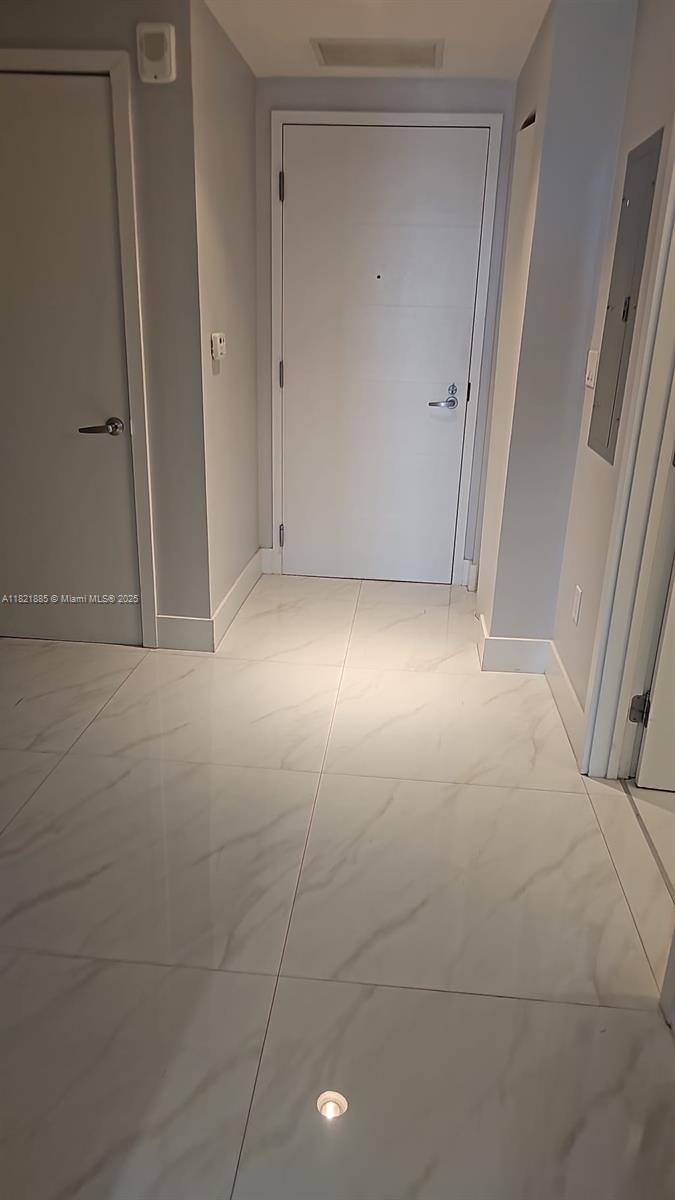 Apartment for rent at 16385 Biscayne Blvd, North Miami Beach, FL 33160