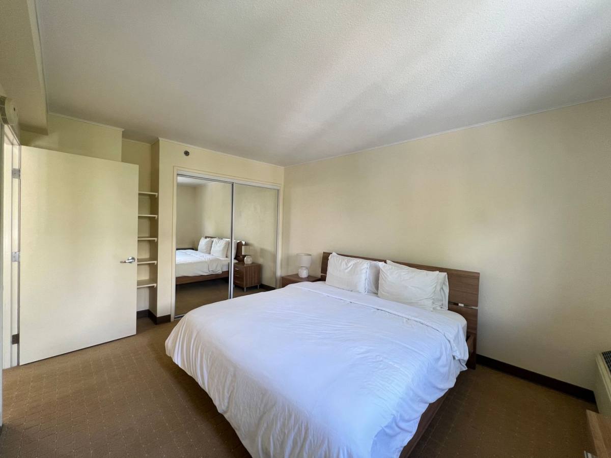 Apartment for rent at 2055 Ala Wai Blvd, Honolulu, HI 96815