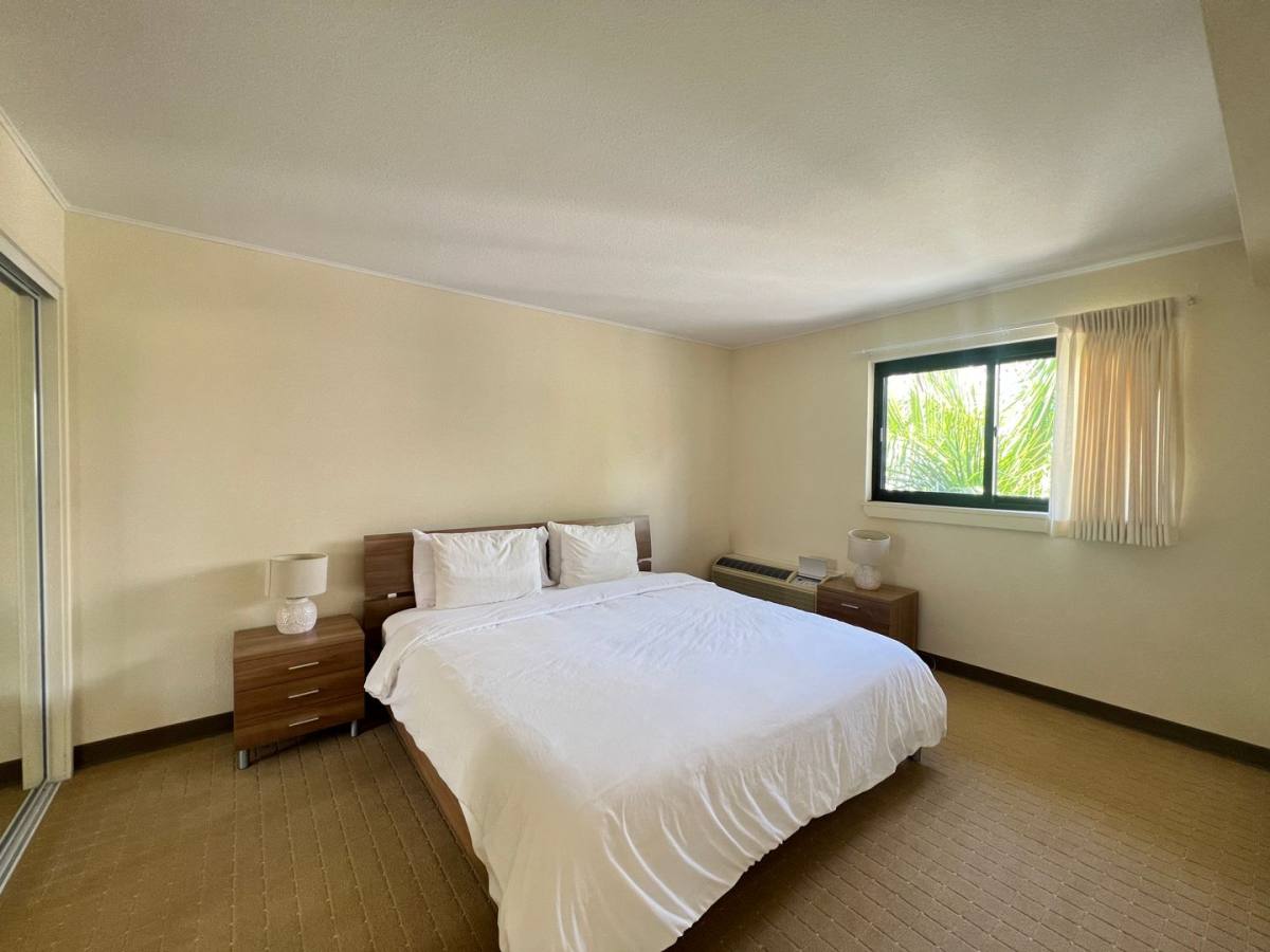 Apartment for rent at 2055 Ala Wai Blvd, Honolulu, HI 96815