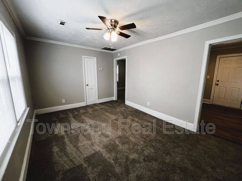 Apartment for rent at 217-4 N Virginia Ave, Fayetteville, NC 28305
