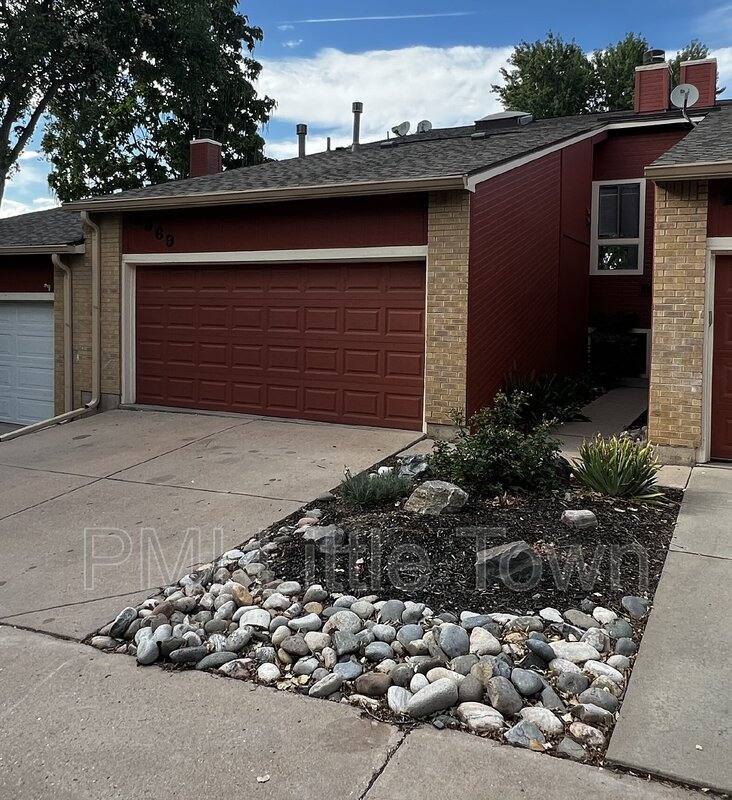 Townhouse for rent at 2969 W Rowland Place, Littleton, CO 80120
