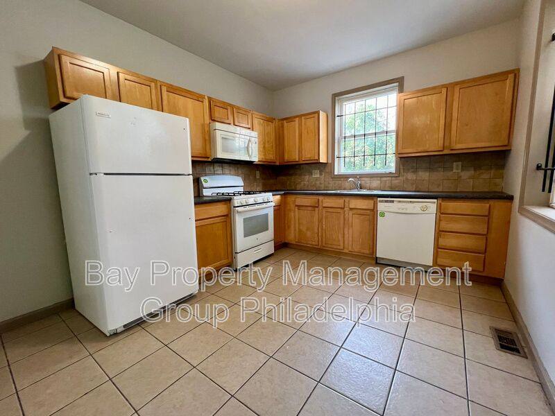 2154 N Carlisle St, Philadelphia, PA 19121 - Townhouse for Rent - Image 5
