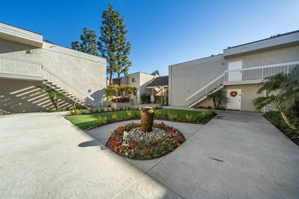 Apartment for rent at 10415 Paramount Blvd, Downey, CA 90241