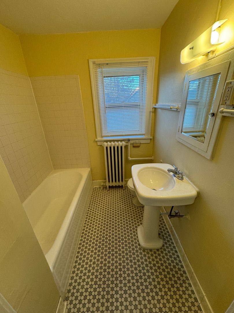 Apartment for rent at 939 N Church St, Rockford, IL 61103