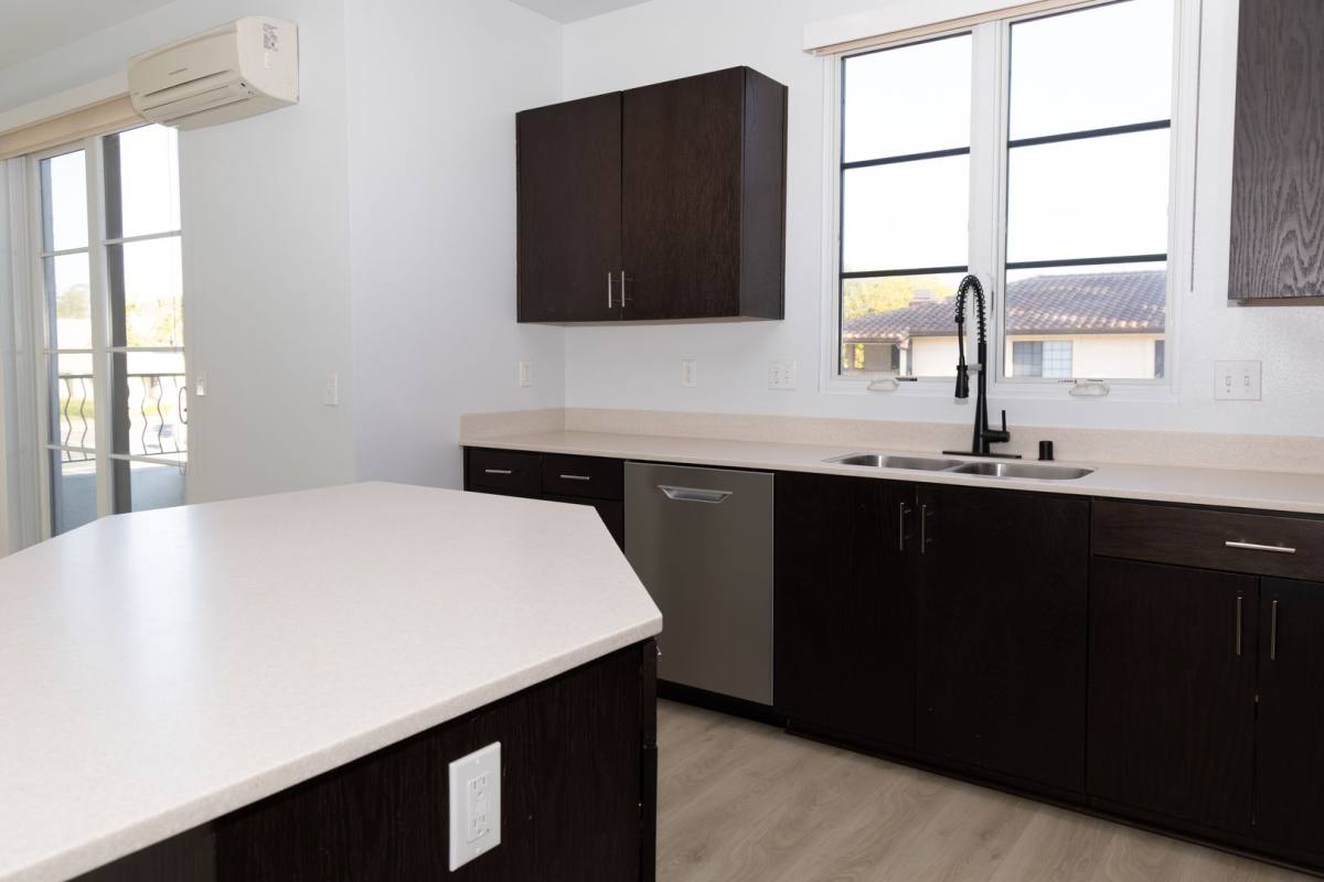 Apartment for rent at 72 W Santa Clara St, Ventura, CA 93001
