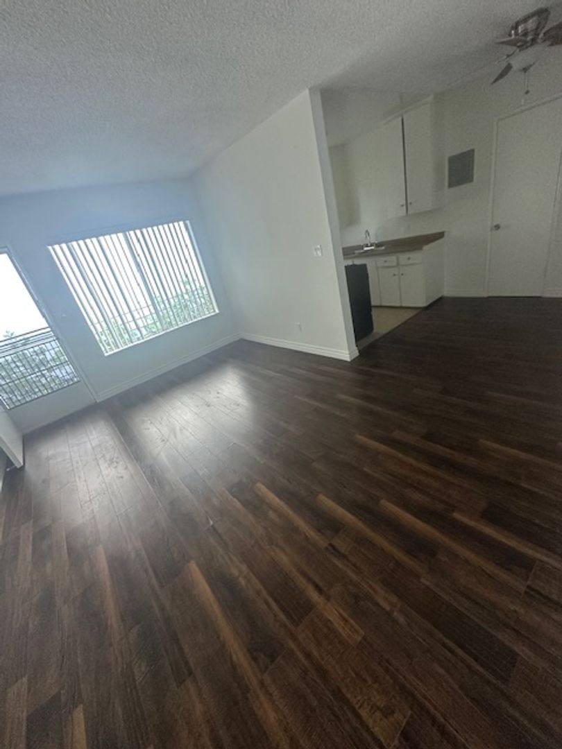 Apartment for rent at 3626 Keystone Ave, Los Angeles, CA 90034