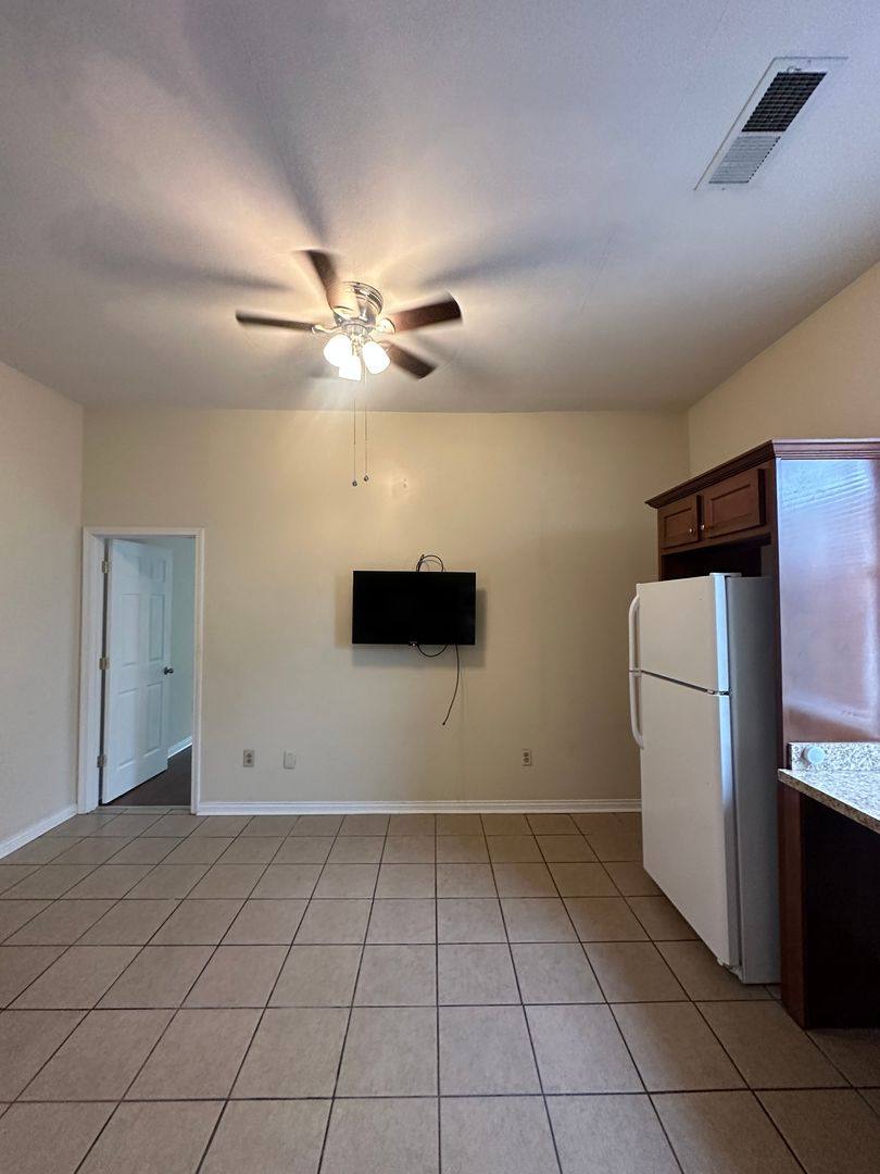 Apartment for rent at 366 S Broadway Park, Lexington, KY 40504