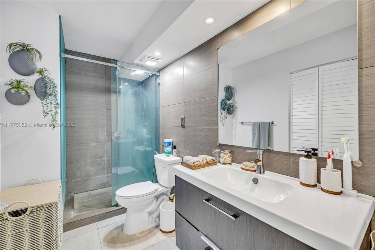 Apartment for rent at 600 NE 36th St #1723, Miami, FL 33137