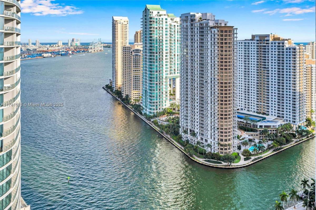 Apartment for rent at 200 Biscayne Blvd Way #3108, Miami, FL 33131